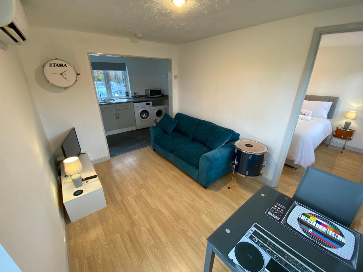 The Drum Room Holiday Apartment Near Horsham Southwater Extérieur photo
