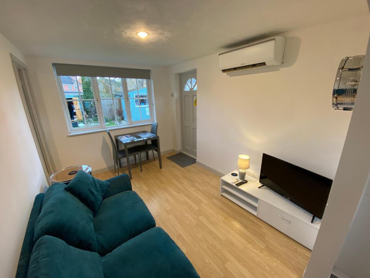 The Drum Room Holiday Apartment Near Horsham Southwater Extérieur photo